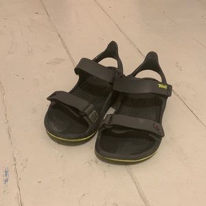 Teva toddler water sandals size 5